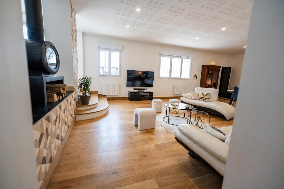Le Retro Champlay Villa Exterior photo